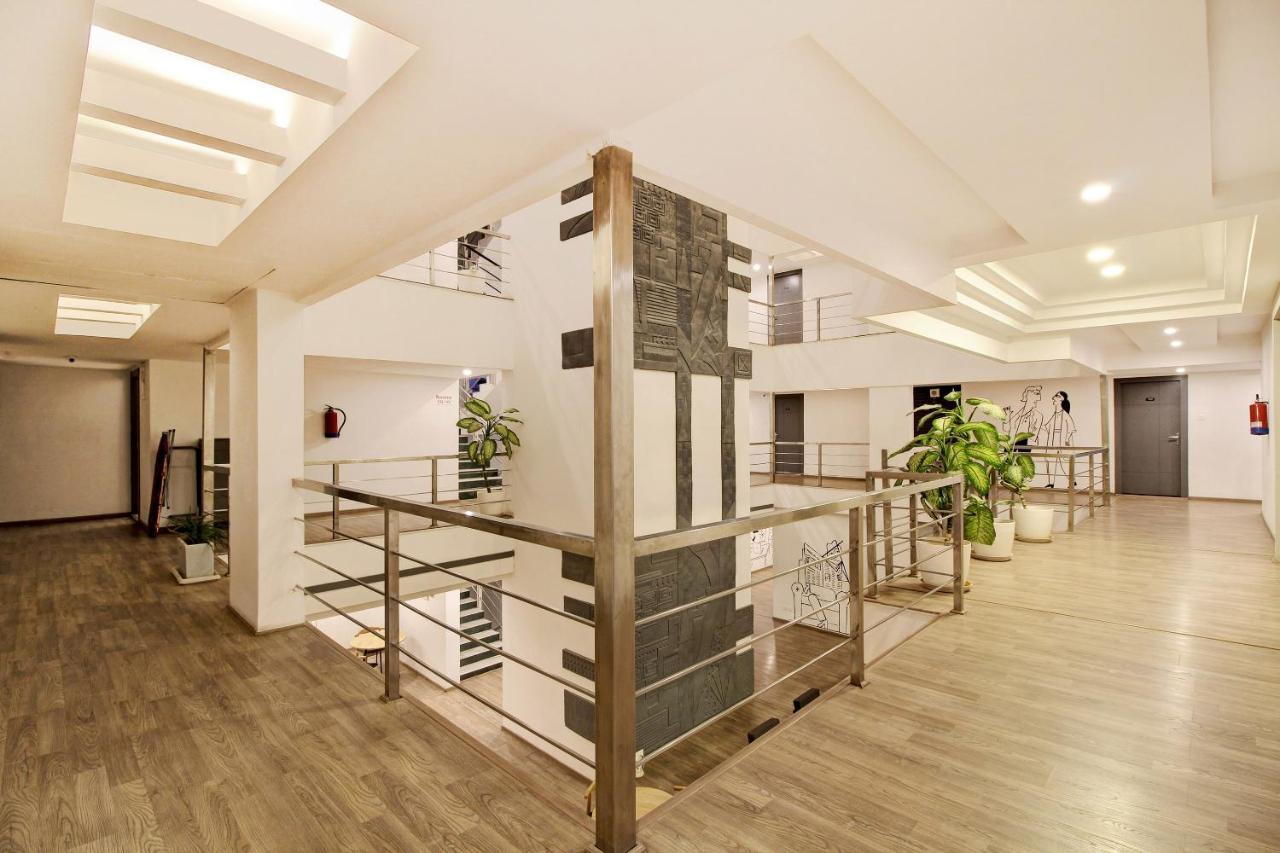 Oyo Townhouse 9 Hitech City Hyderabad Eksteriør bilde
