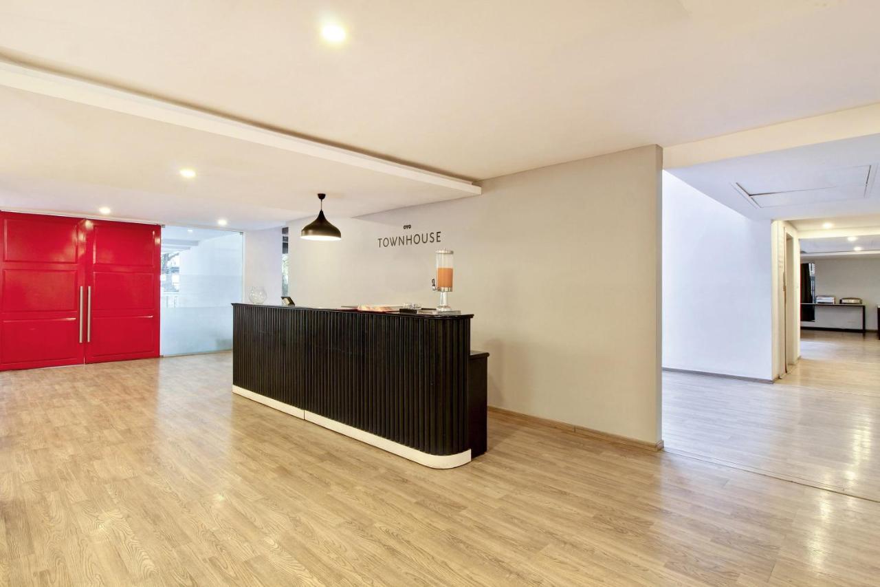 Oyo Townhouse 9 Hitech City Hyderabad Eksteriør bilde
