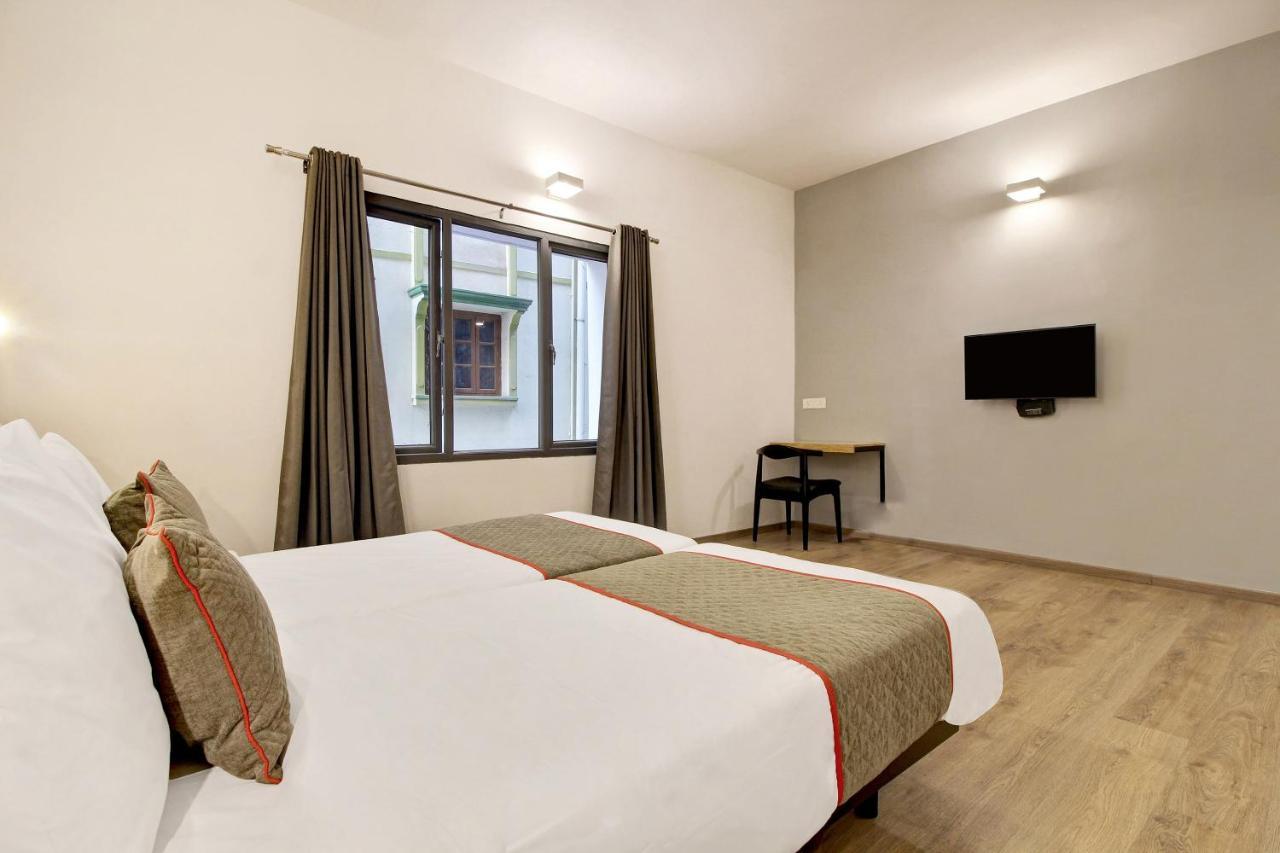 Oyo Townhouse 9 Hitech City Hyderabad Eksteriør bilde