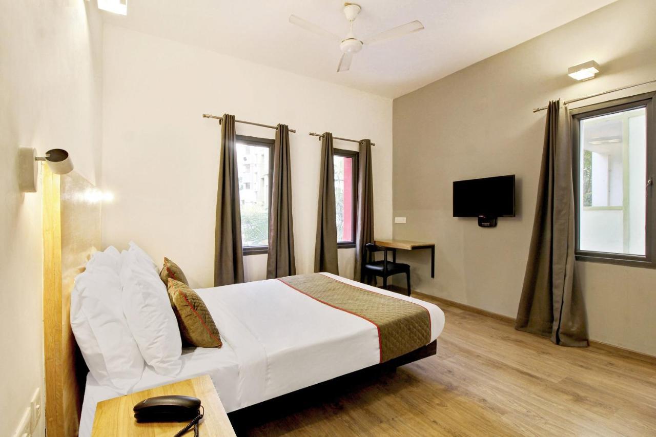 Oyo Townhouse 9 Hitech City Hyderabad Eksteriør bilde