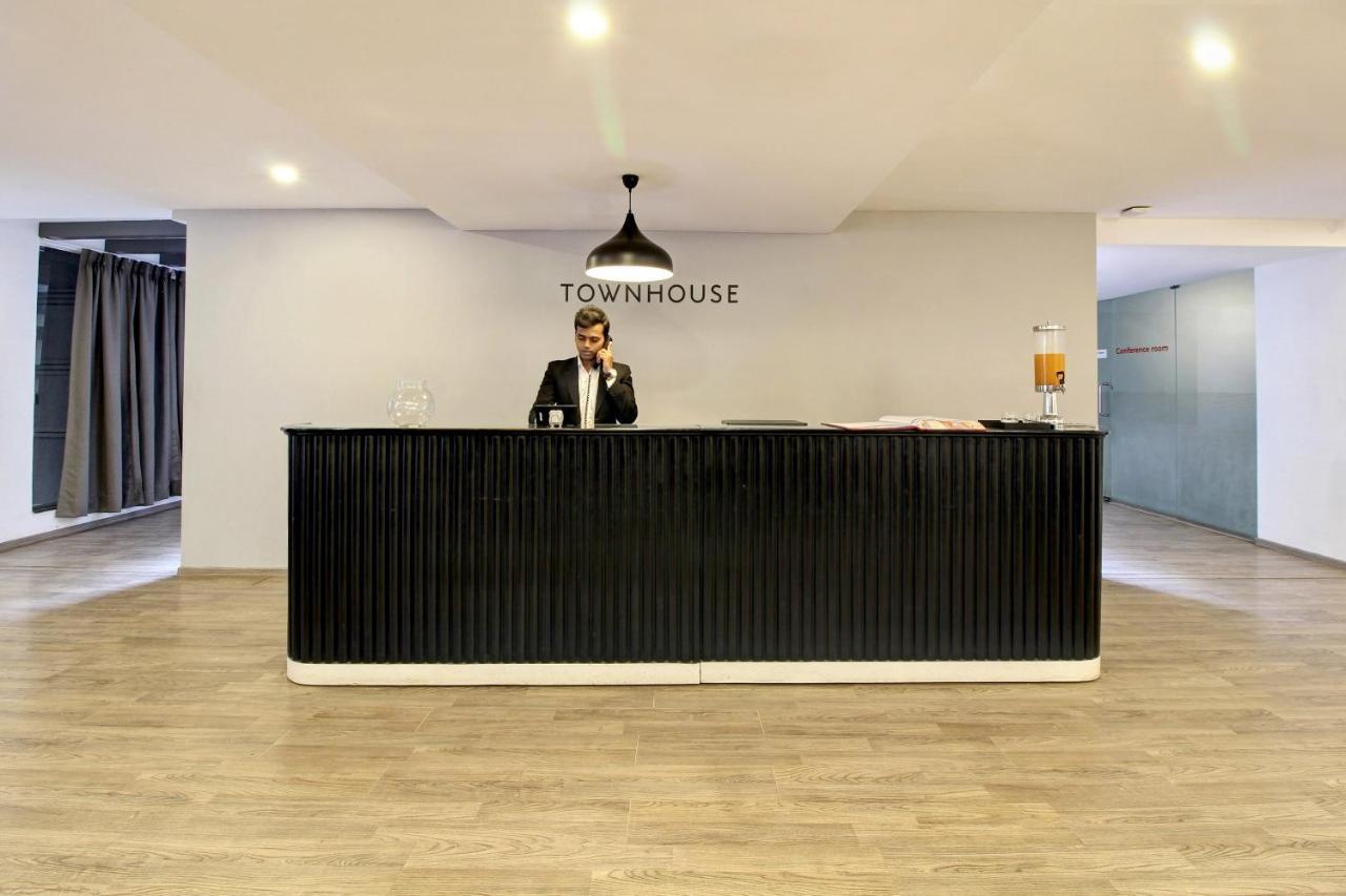 Oyo Townhouse 9 Hitech City Hyderabad Eksteriør bilde